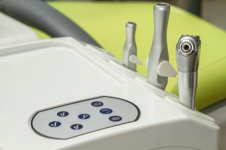 MERCURY 1000 - стоматологическая установка с нижней подачей инструментов